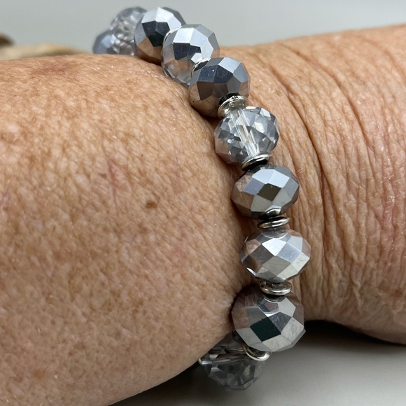 Elegant Silver Beaded Bracelet - Picture 2 of 3